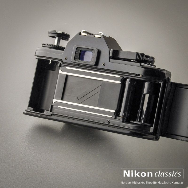 Nikon EM mit 50/1,8 Starter-Set