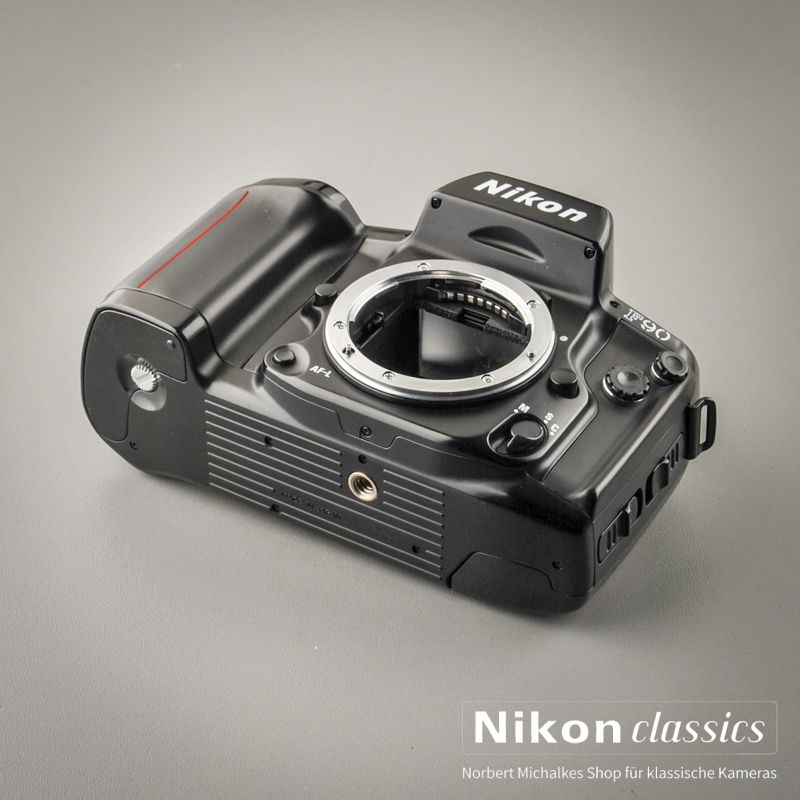 Nikon F90 (Zustand A/A-)