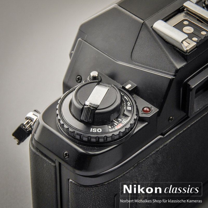 Nikon F301 mit MB-3 (Zustand A/A-)