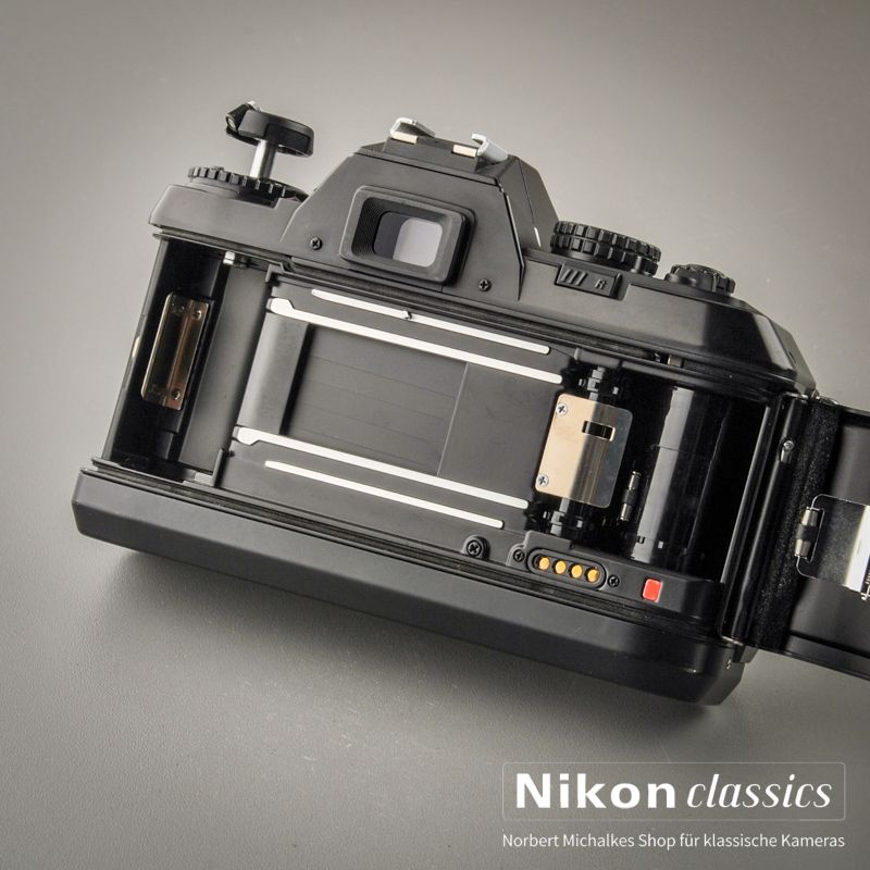 Nikon F301 mit MB-3 (Zustand A/A-)