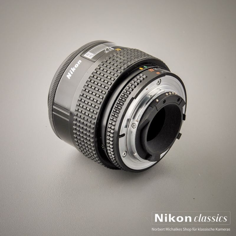 Nikon AF Zoom-Nikkor 35-70/3,3-4,5 Macro (Zustand A/A-)