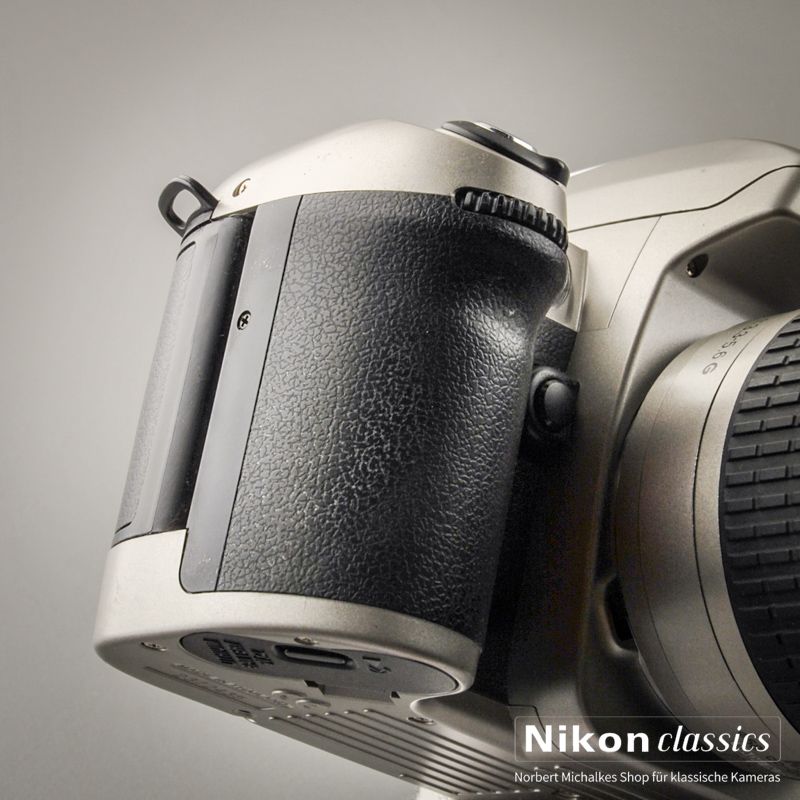 Nikon F80 with AF-Nikkor 28-80 G