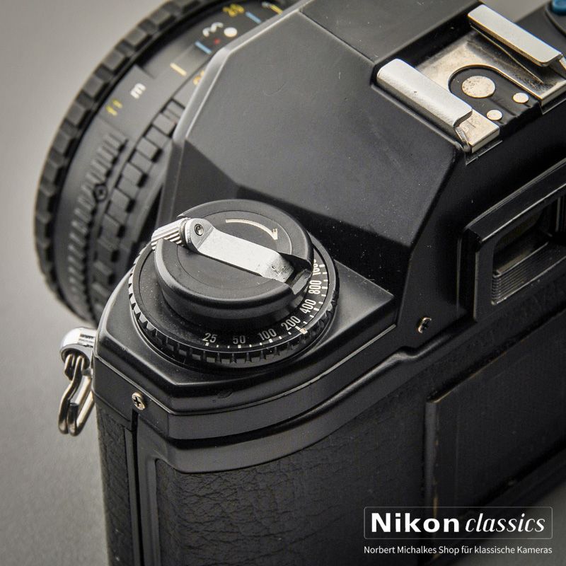 Nikon EM with Nikon Lens 50/1,8 Starter Set