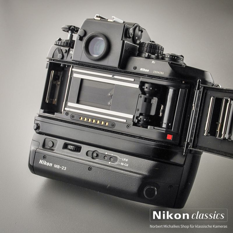 Nikon F4E mit MB-23 (Zustand A/A-) OVP