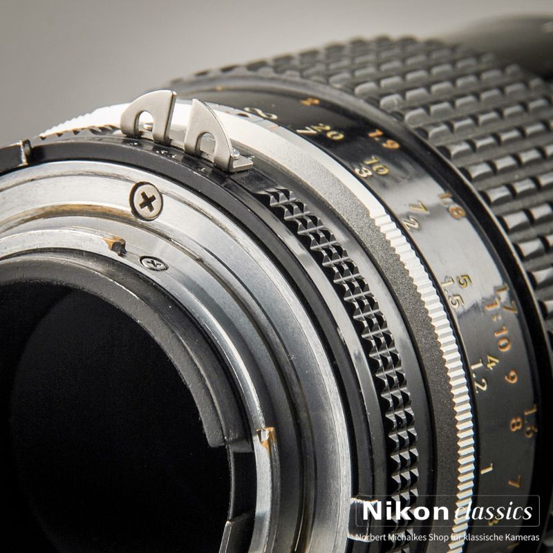 Nikon Micro-Nikkor 105/4 AIS (Condition A-/AB)