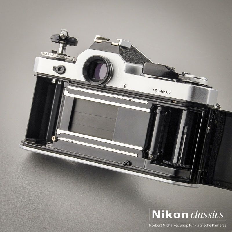 Nikon FE with Nikon 50/1,8 Starter-Set