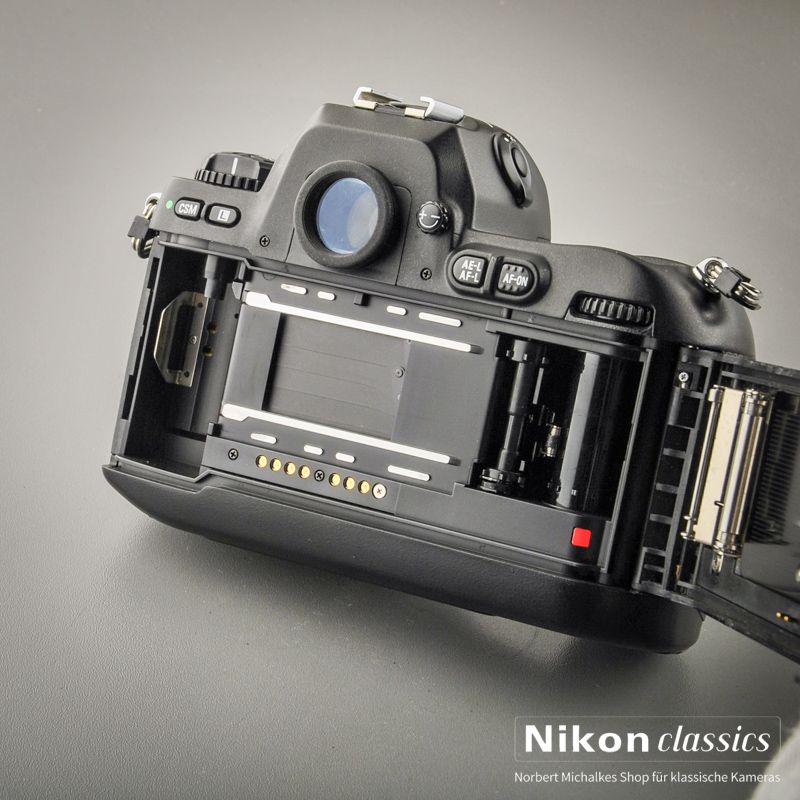 Nikon F100 (Zustand A/A-)
