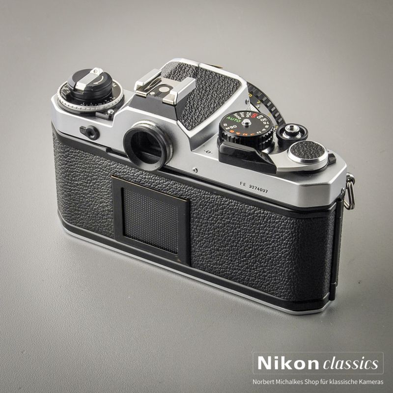 Nikon FE mit Nikon 50/1,8 Starter-Set