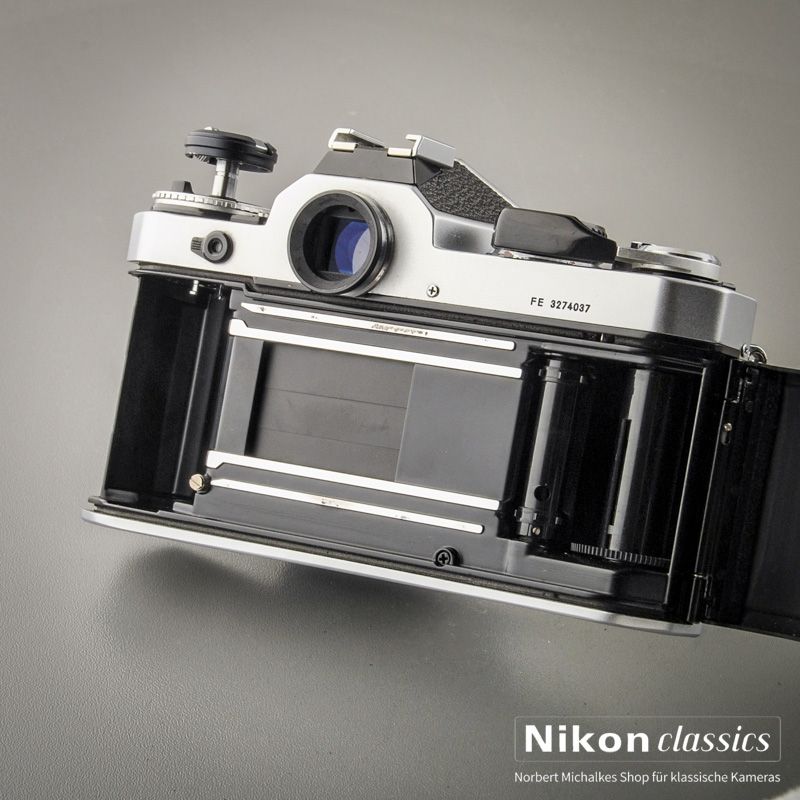 Nikon FE mit Nikon 50/1,8 Starter-Set