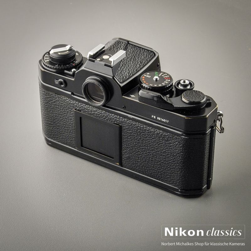 Nikon FE schwarz (Zustand A-/AB)