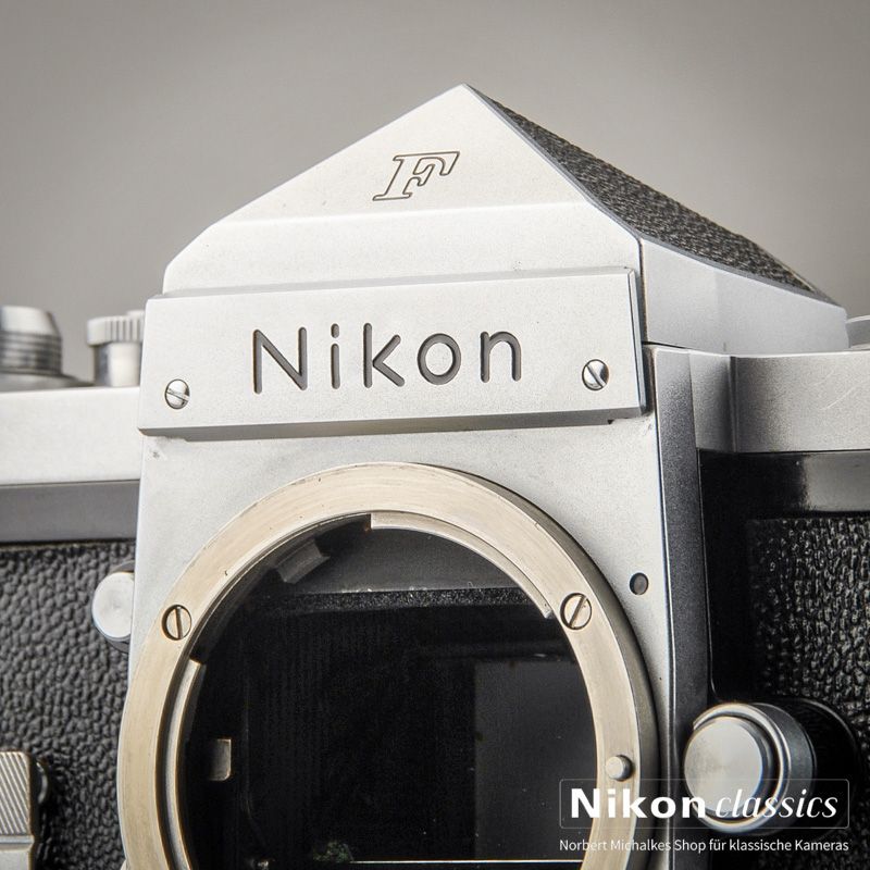 Nikon F eyelevel Nippon Kogaku with prism finder (Condition A/A-)