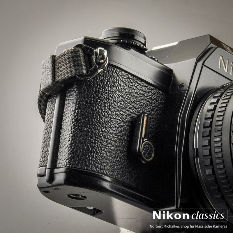 Nikon EM with Nikon Lens 50/1,8 Starter Set