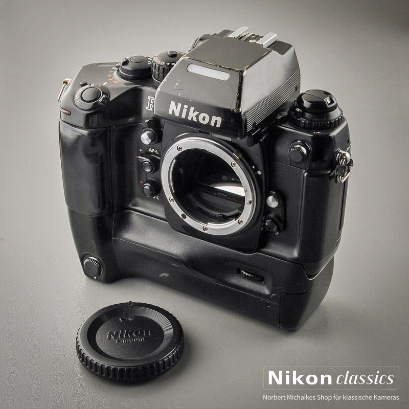 Nikon F4E mit MB-23 (Zustand AB)