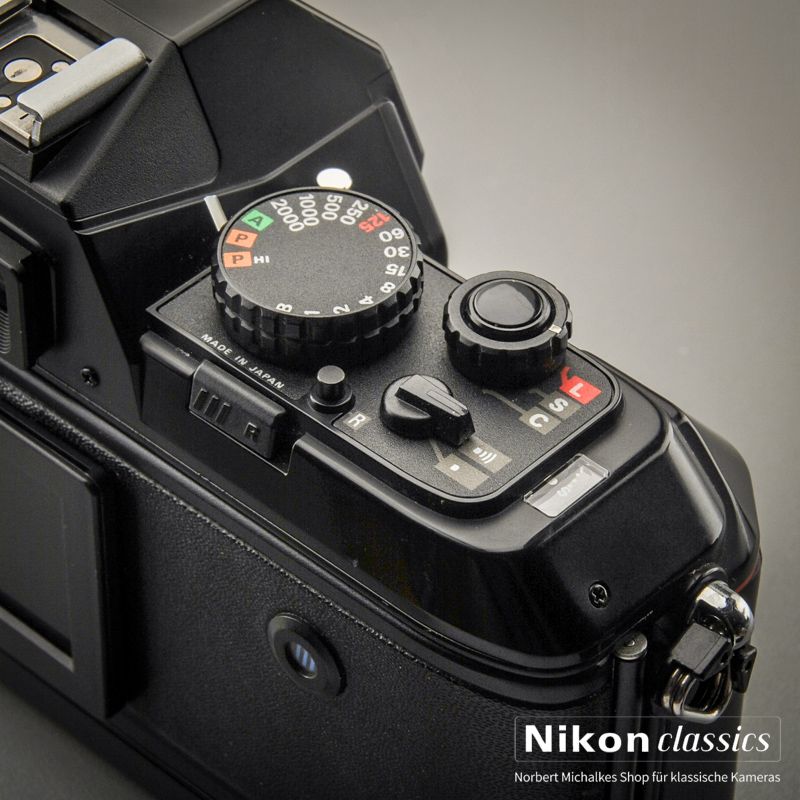 Nikon F301 mit MB-3 (Zustand A/A-)