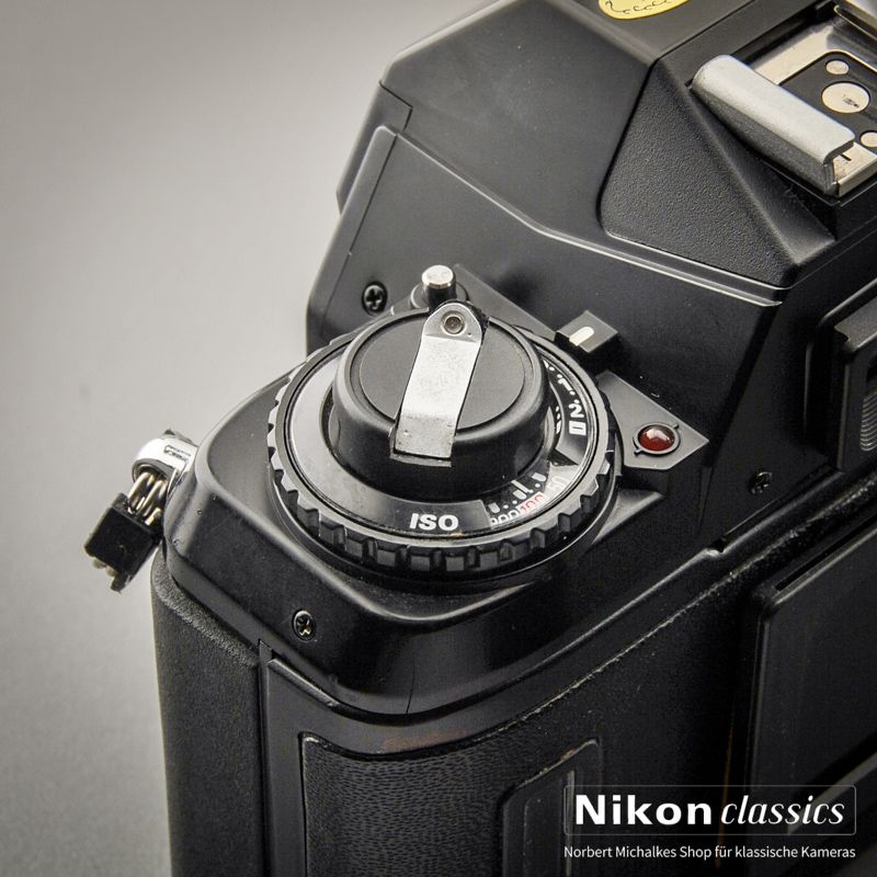 Nikon F301 mit MB-3 (Zustand A/A-)