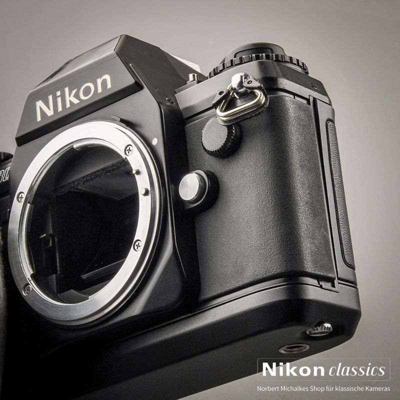Nikon F301 mit MB-3 (Zustand A/A-)