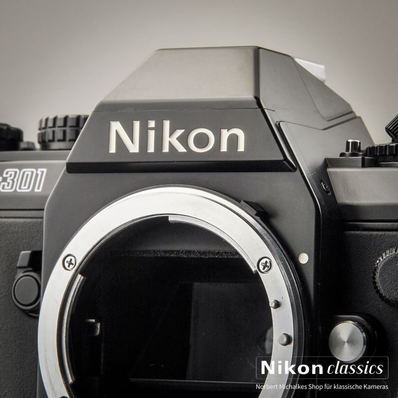 Nikon F301 mit MB-3 (Zustand A/A-)