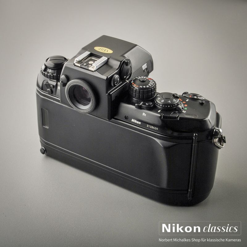Nikon F4 mit MB-20 (Zustand A-) OVP