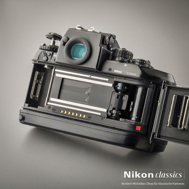 Nikon F4 mit MB-20 (Zustand A-) OVP