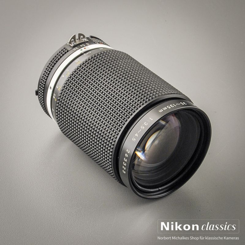 Nikon Zoom-Nikkor 35-135/3,5-4,5 AIS Macro (Zustand A/A-)