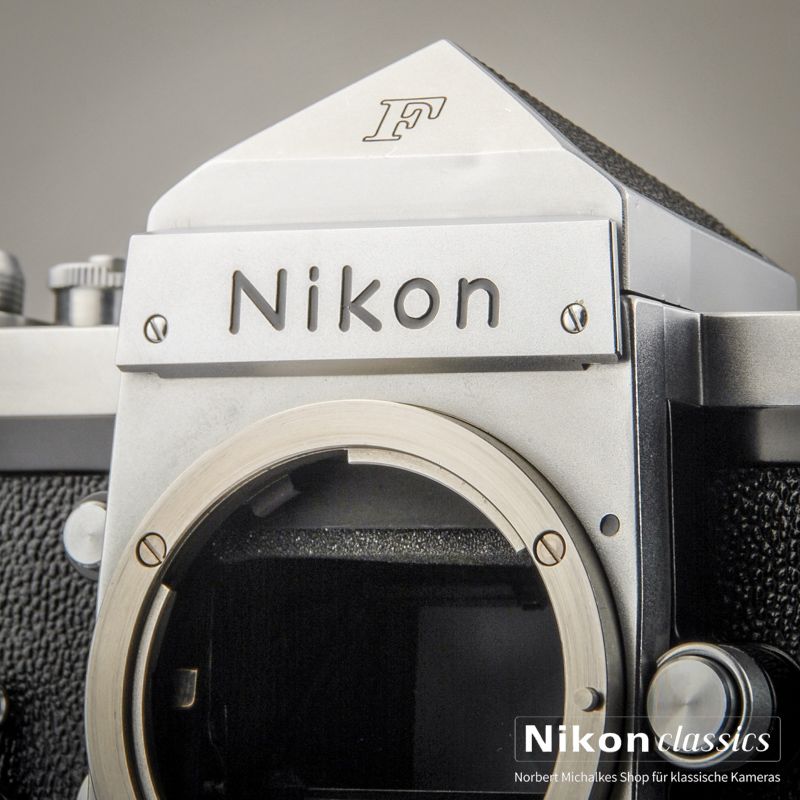 Nikon F "Eyelevel" mit Prismensucher (Zustand A-)