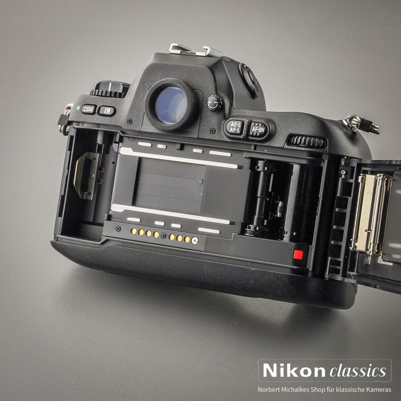 Nikon F100 (Condition A/A-)