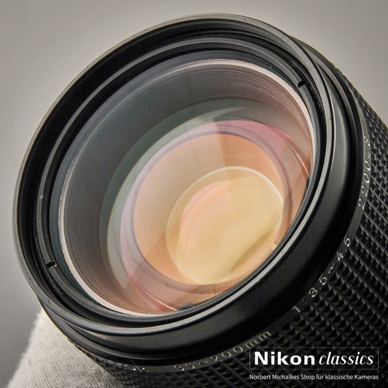 Nikon Zoom-Nikkor 35-200/3,5-4,5 AIS Macro (Condition A)