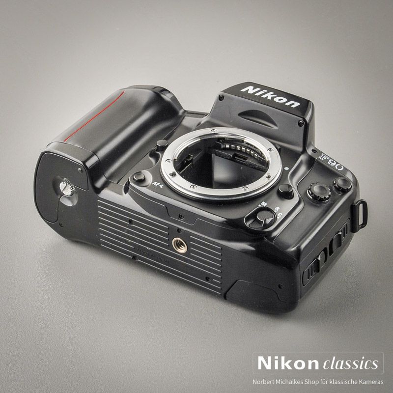 Nikon F90 (Condition A/A-)