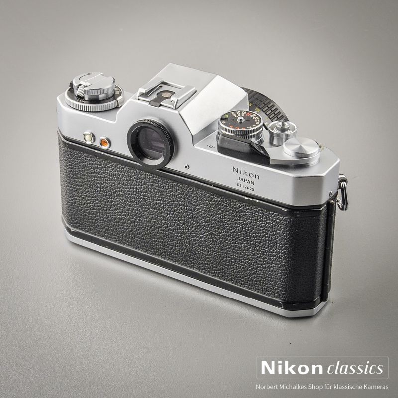 Nikkormat EL with Nikkor 50/2,0 (Condition A-)