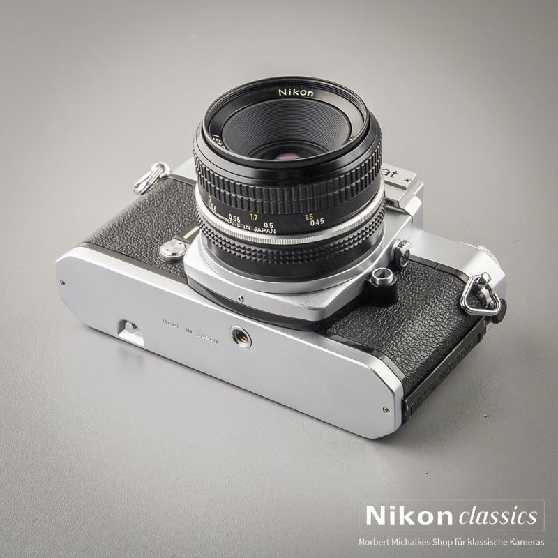 Nikkormat EL with Nikkor 50/2,0 (Condition A-)