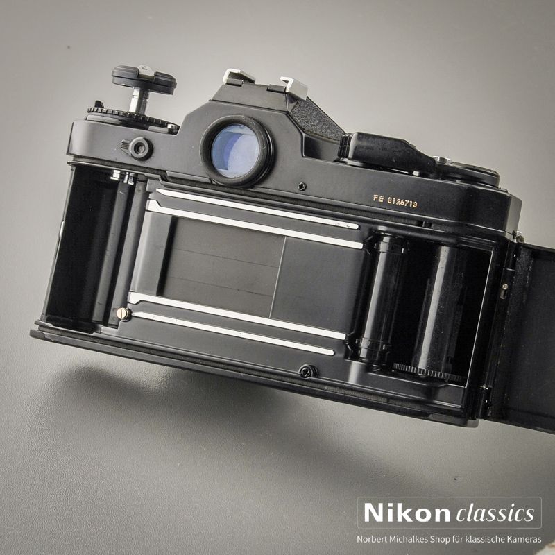 Nikon FE schwarz (Zustand A-)