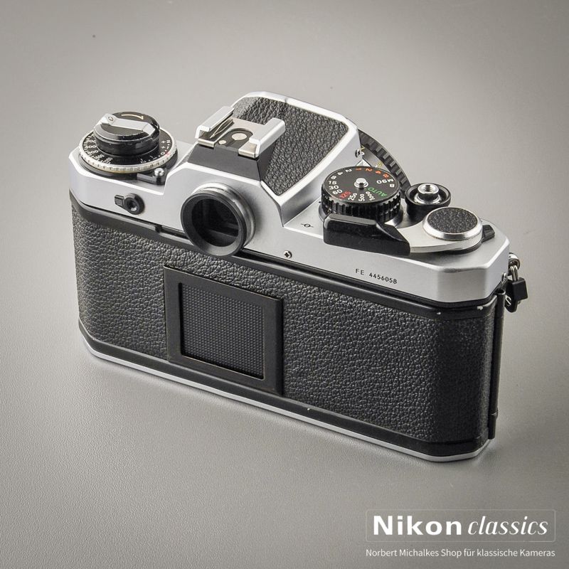 Nikon FE mit Nikon 50/1,8 Starter-Set