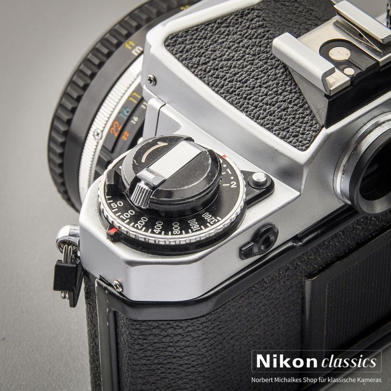 Nikon FE mit Nikon 50/1,8 Starter-Set