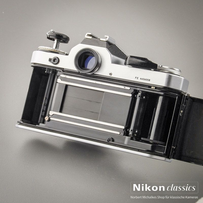 Nikon FE mit Nikon 50/1,8 Starter-Set