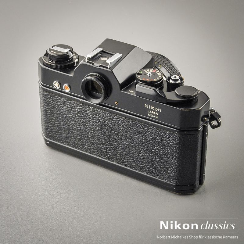 Nikkormat EL schwarz mit Nikkor 50/2,0 (Zustand AB)