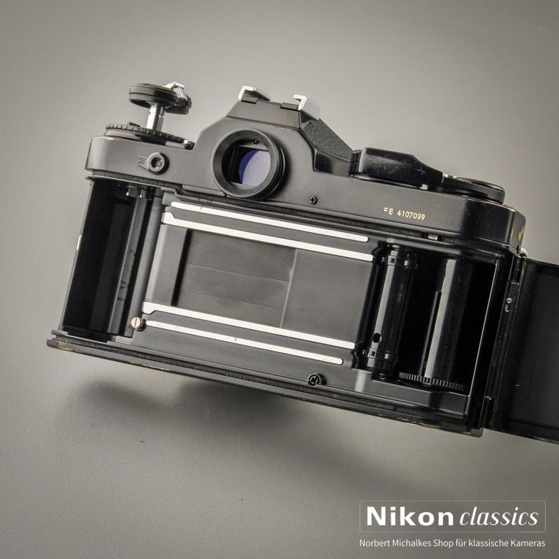 Nikon FE schwarz (Zustand AB)