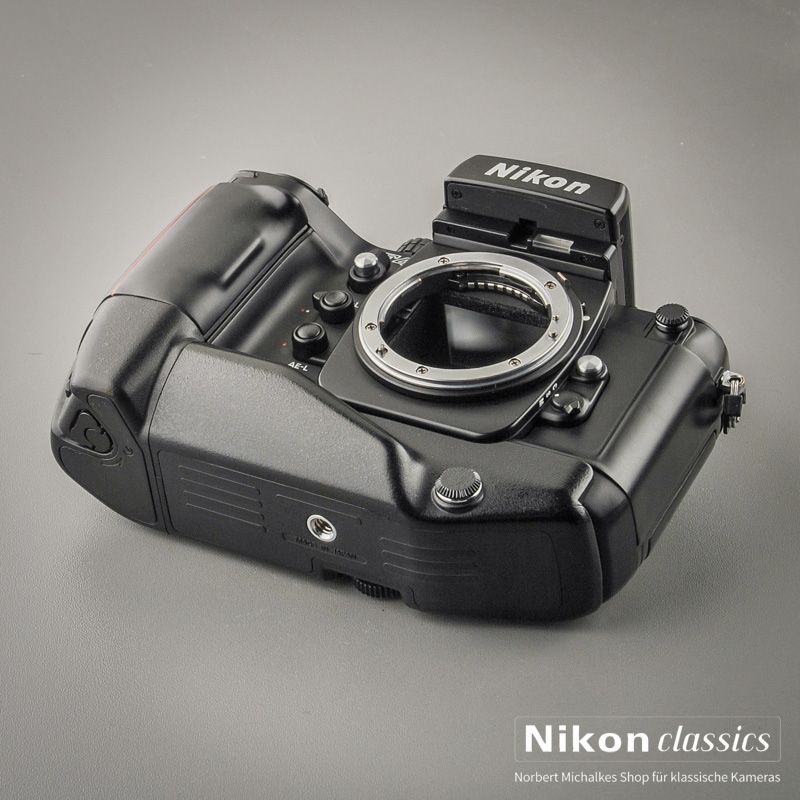 Nikon F4s mit MB-21 (Zustand A)