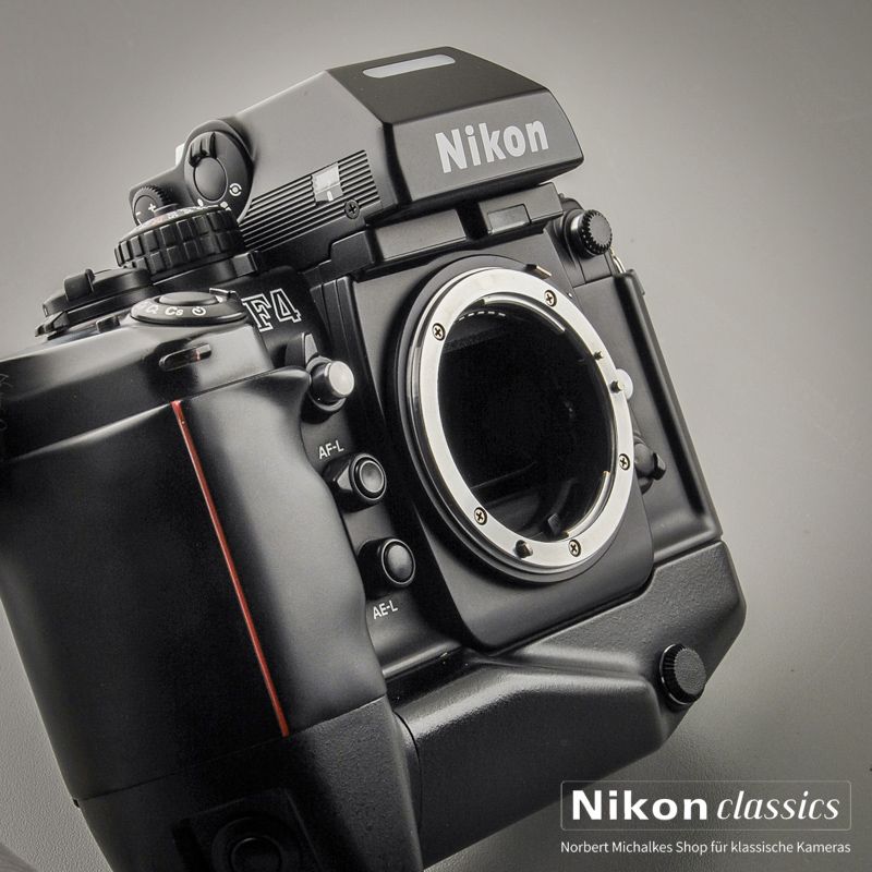 Nikon F4s mit MB-21 (Zustand A)