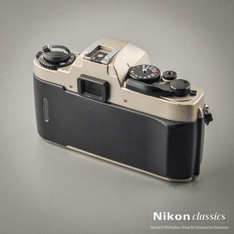 Nikon FE10 (Zustand A-/AB)