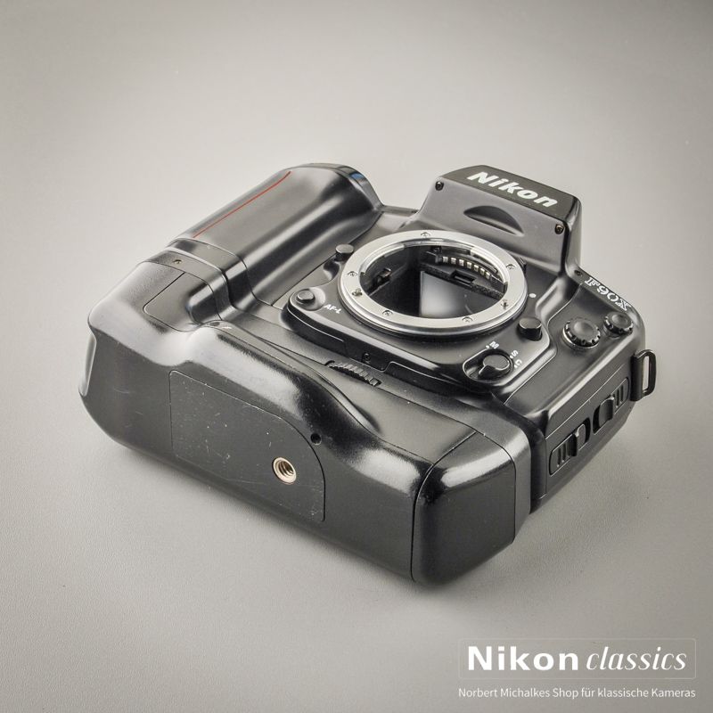 Nikon F90x with MB-10 (Condition A/A-)
