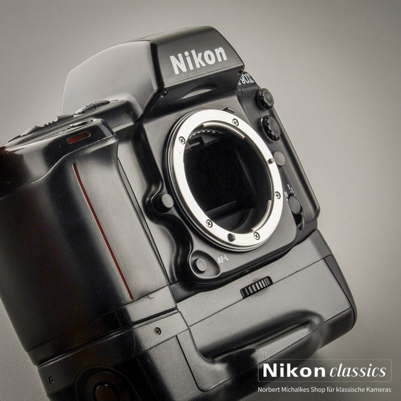 Nikon F90x with MB-10 (Condition A/A-)