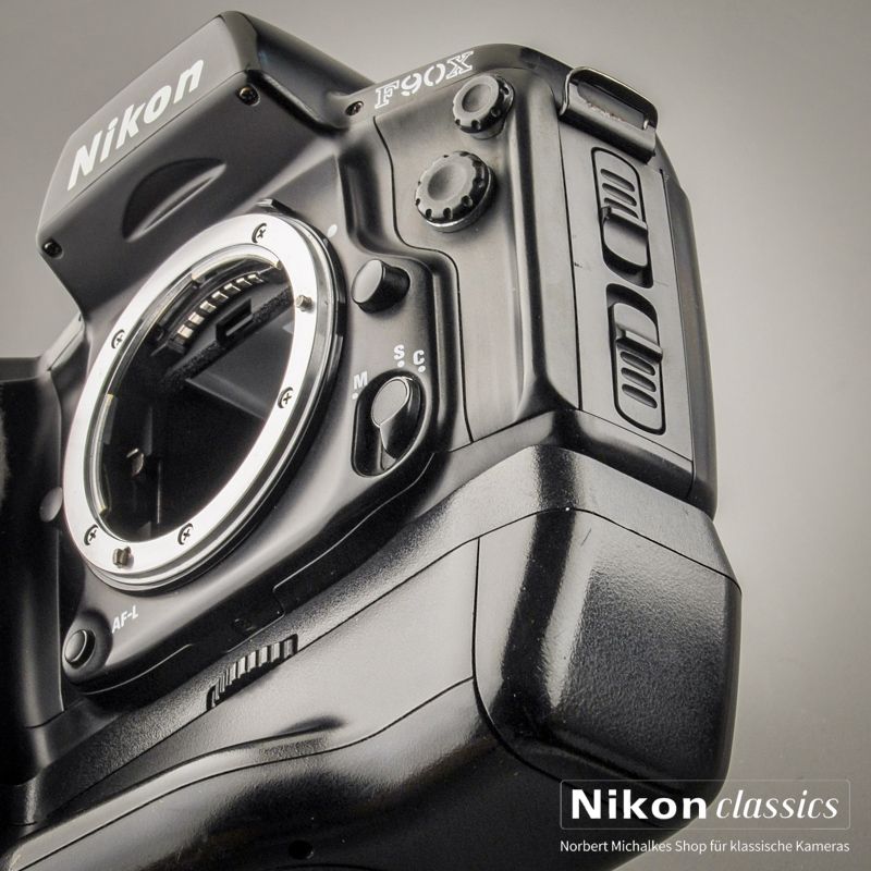 Nikon F90x with MB-10 (Condition A/A-)