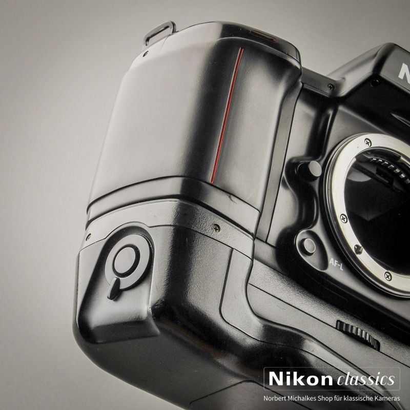 Nikon F90x with MB-10 (Condition A/A-)