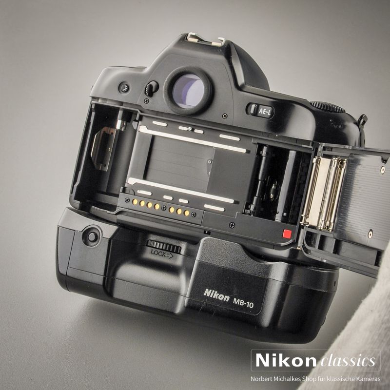 Nikon F90x with MB-10 (Condition A/A-)