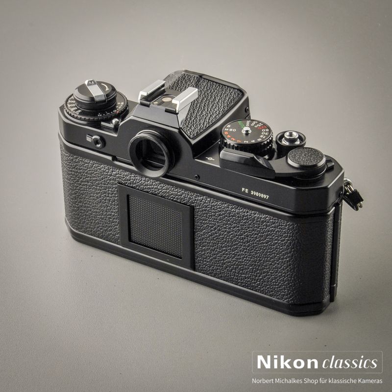 Nikon FE schwarz (Zustand A/A-)