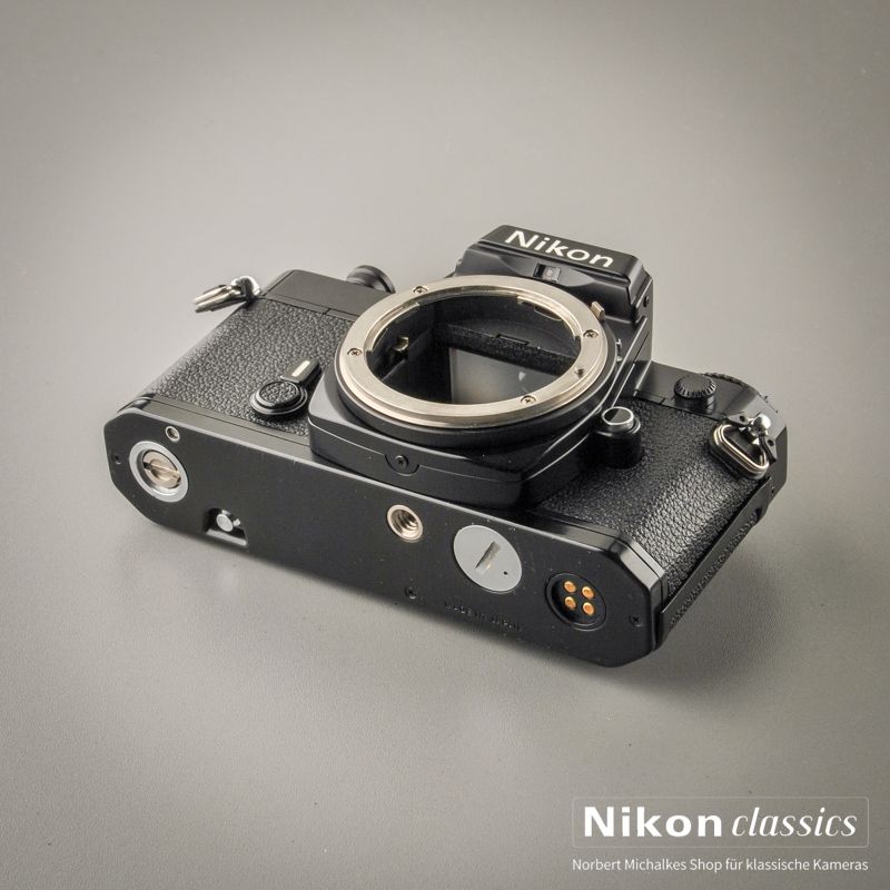 Nikon FE schwarz (Zustand A/A-)