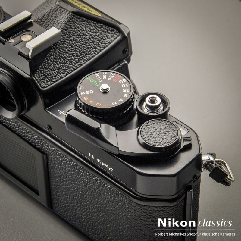 Nikon FE schwarz (Zustand A/A-)