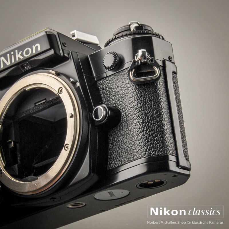 Nikon FE schwarz (Zustand A/A-)
