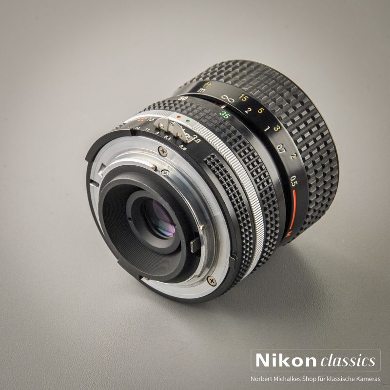 Nikon Zoom-Nikkor 35-70/3,3-4,5 AIS (Zustand A)