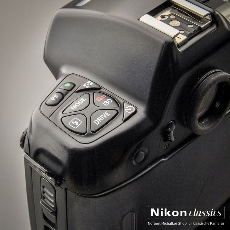 Nikon F90x mit MB-10 (Zustand A/A-)
